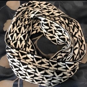 Michael Kors logo signature scarf